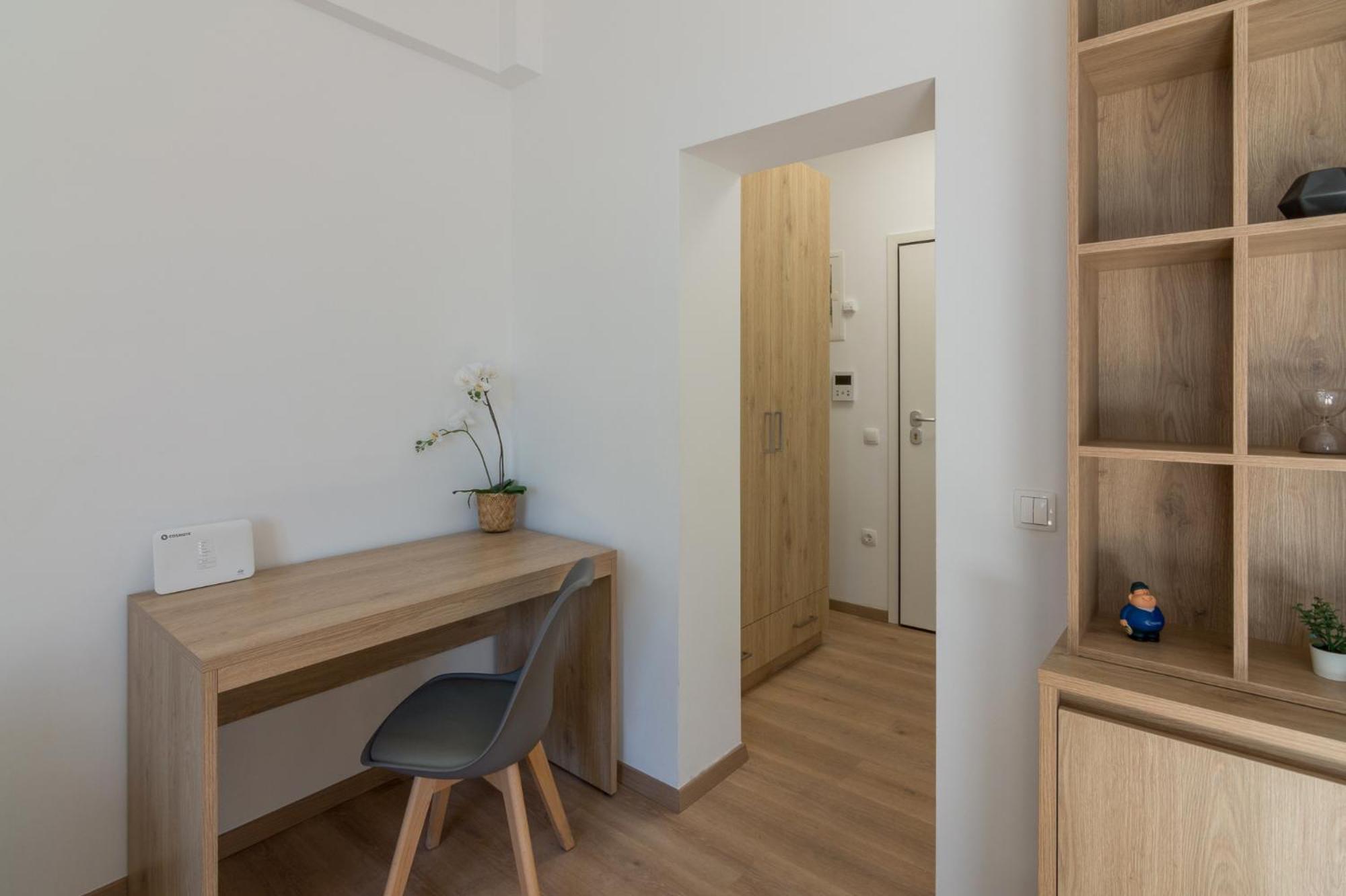 Parliament Sq Apartment